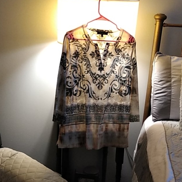 Top - Picture 2 of 2